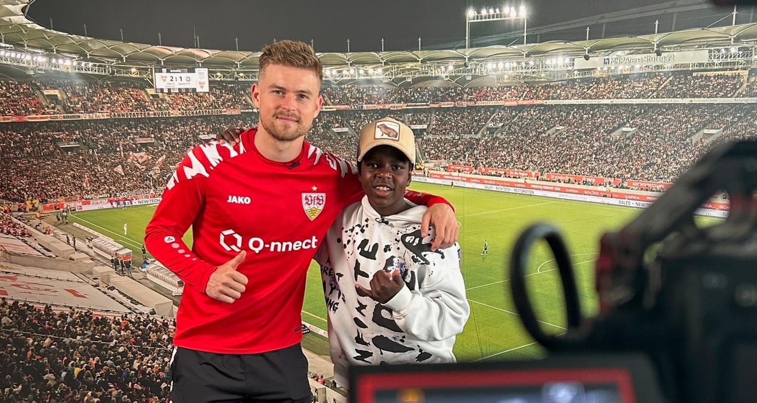 Kinderreporter Momo mit Nationalspieler Maximilian Mittelstädt
